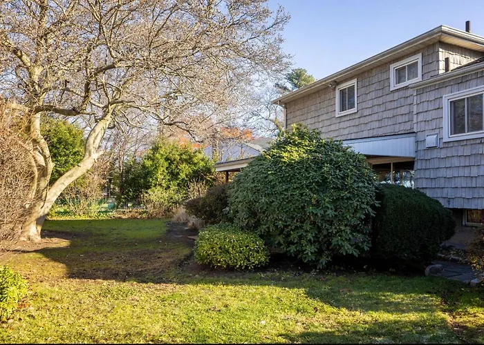 Cheerful Studio Getaway/Garden/By Lake State Park.