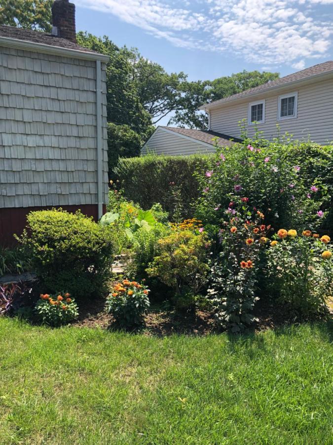 Cheerful Getaway/garden/by State Park. West Hempstead